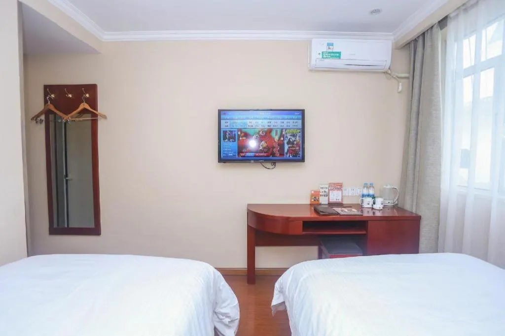 Bed in GreenTree Inn Suzhou Guanqian Street Leqiao Metro Station