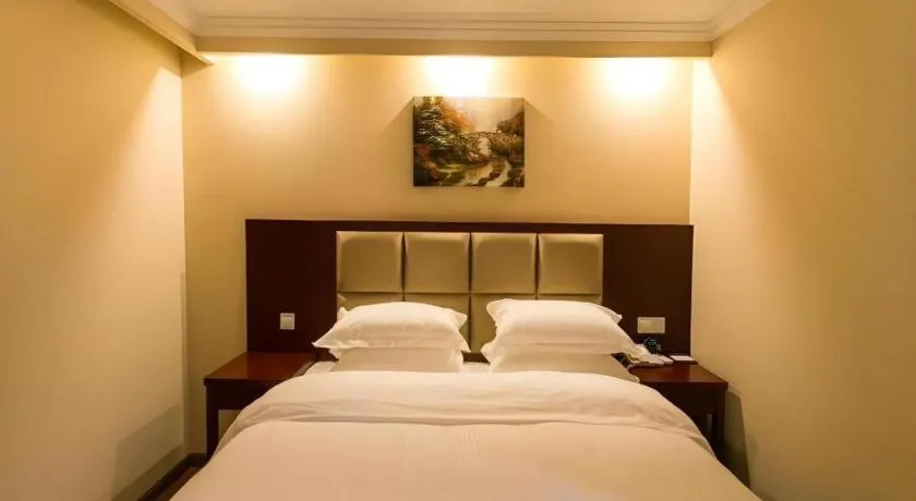 Bed in GreenTree Inn Suzhou Guanqian Street Leqiao Metro Station