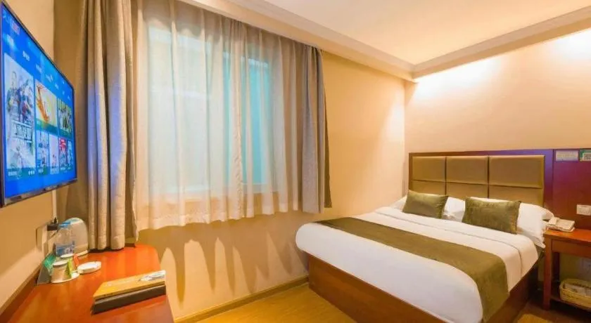 Bed in GreenTree Inn Suzhou Guanqian Street Leqiao Metro Station