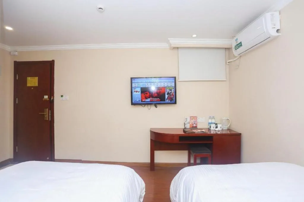 Bed in GreenTree Inn Suzhou Guanqian Street Leqiao Metro Station