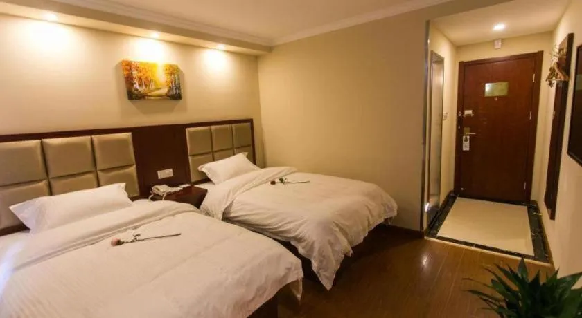 Bed in GreenTree Inn Suzhou Guanqian Street Leqiao Metro Station