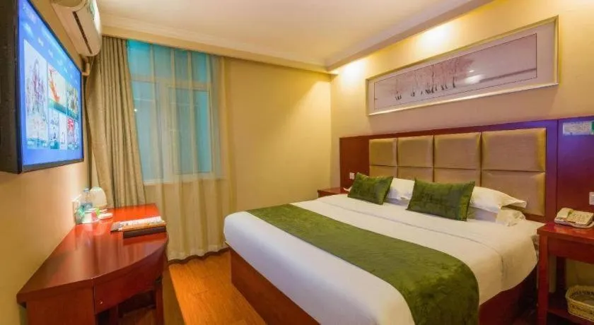 Bed in GreenTree Inn Suzhou Guanqian Street Leqiao Metro Station