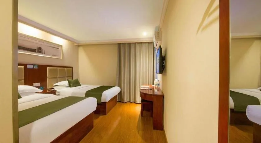 Bed in GreenTree Inn Suzhou Guanqian Street Leqiao Metro Station