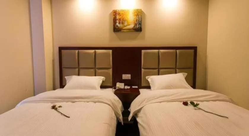 Bed in GreenTree Inn Suzhou Guanqian Street Leqiao Metro Station