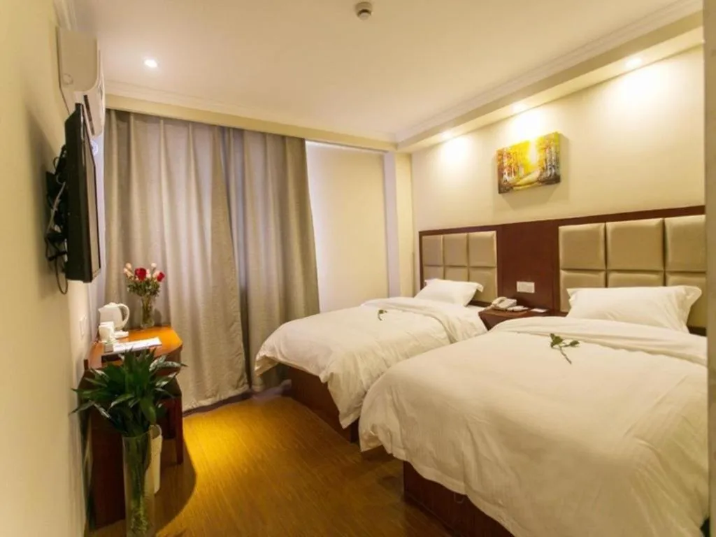Bed in GreenTree Inn Suzhou Guanqian Street Leqiao Metro Station