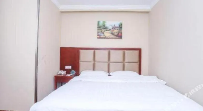 Bed in GreenTree Inn Suzhou Guanqian Street Leqiao Metro Station
