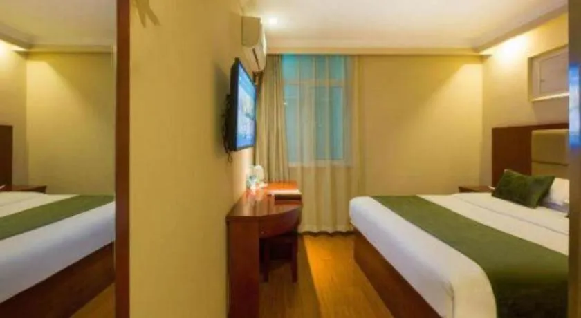 Bed in GreenTree Inn Suzhou Guanqian Street Leqiao Metro Station