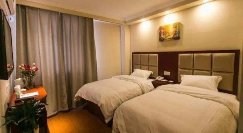 Bed in GreenTree Inn Suzhou Guanqian Street Leqiao Metro Station
