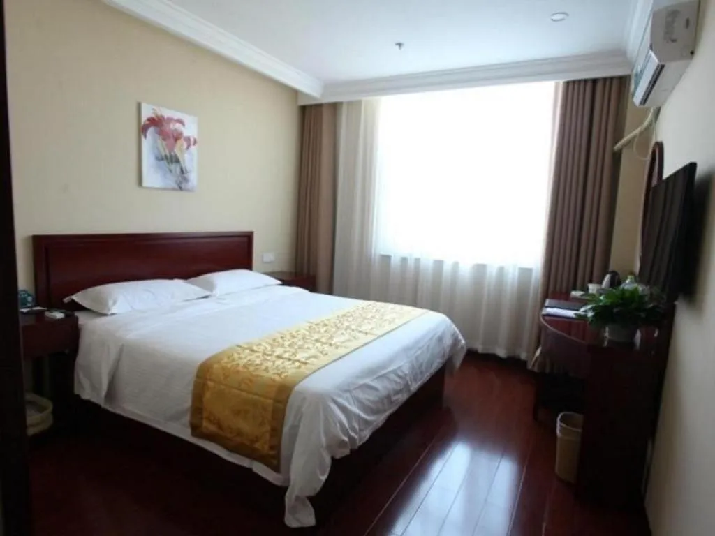 Bed in GreenTree Inn Beijing Daxing District Yufa Town New Airport Express Hotel
