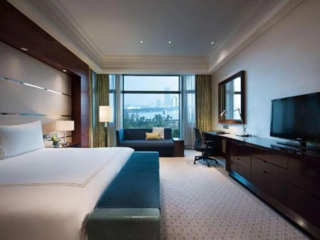Bed in Suzhou Jinji Lake Grand Hotel
