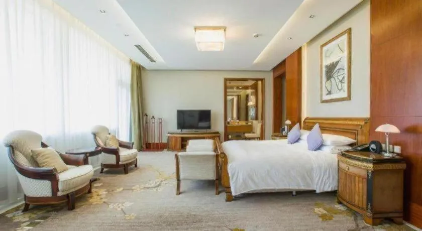 Bed in Suzhou Jinji Lake Grand Hotel