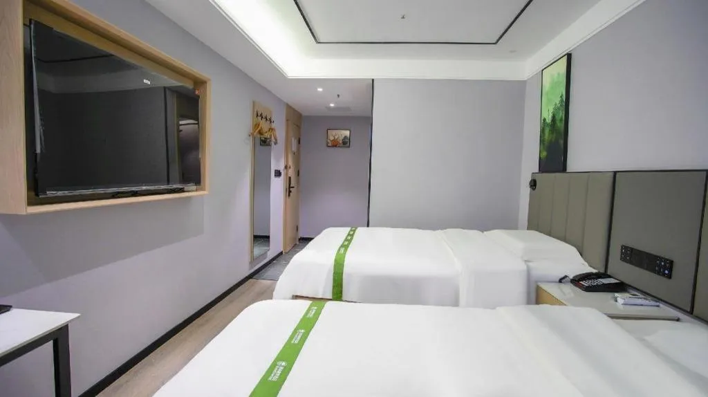 Bed in GreenTree Inn LiaoCheng LinQing HaiShan Building Express Hotel