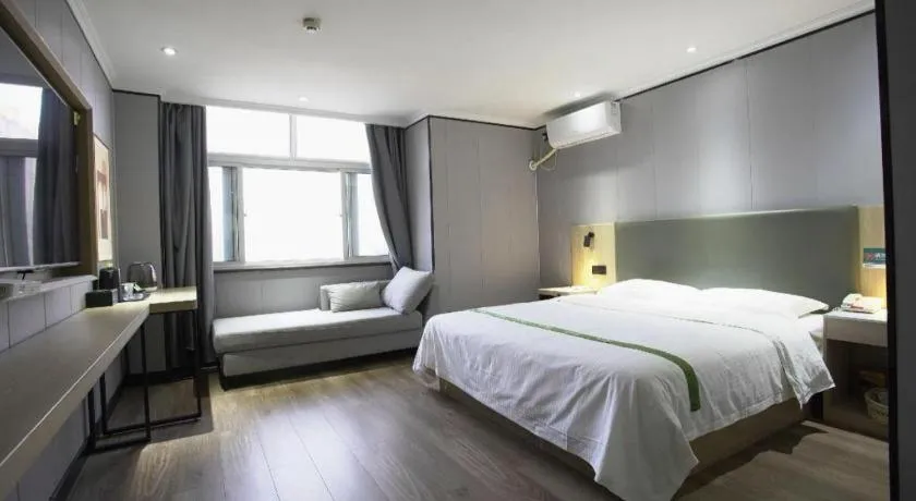 Bed in GreenTree Inn LiaoCheng LinQing HaiShan Building Express Hotel