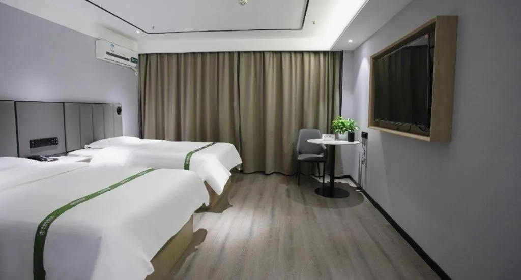 Bed in GreenTree Inn LiaoCheng LinQing HaiShan Building Express Hotel