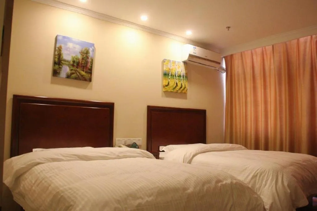 Bed in GreenTree Inn LiaoCheng LinQing HaiShan Building Express Hotel
