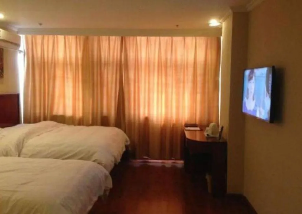Bed in GreenTree Inn LiaoCheng LinQing HaiShan Building Express Hotel