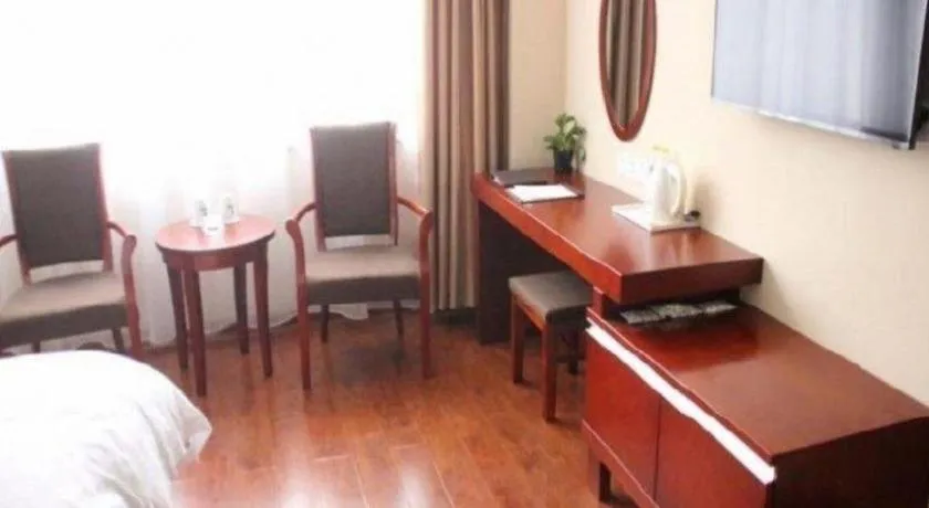 Bed in GreenTree Inn LiaoCheng LinQing HaiShan Building Express Hotel