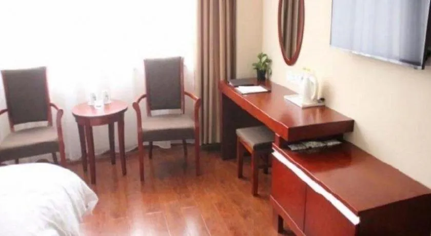 Bed in GreenTree Inn LiaoCheng LinQing HaiShan Building Express Hotel