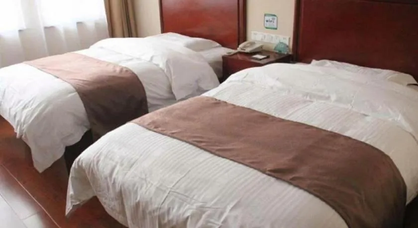 Bed in GreenTree Inn LiaoCheng LinQing HaiShan Building Express Hotel