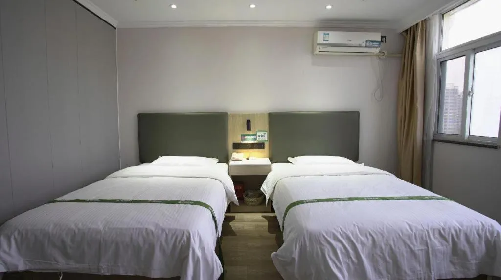 Bed in GreenTree Inn LiaoCheng LinQing HaiShan Building Express Hotel
