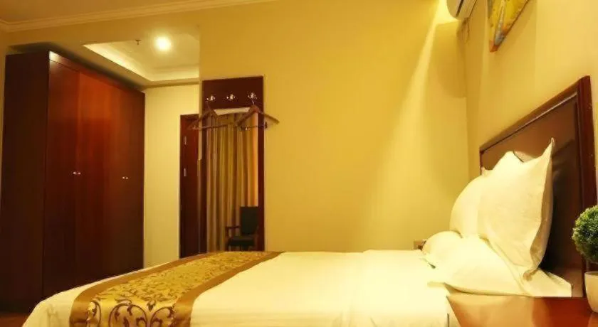 Bed in GreenTree Inn Hebei Zhangjiakou Xiahuayuan Xinchen Road Express Hotel