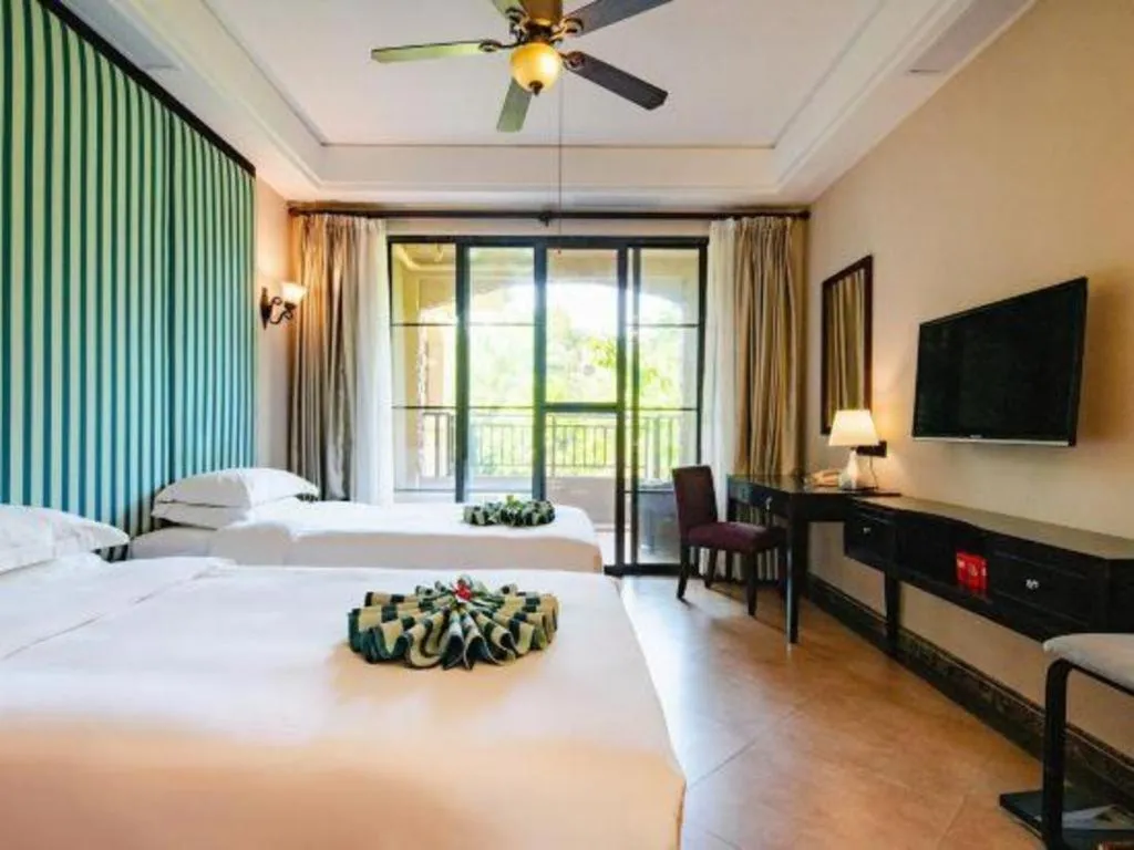 Bed in Hainan Yatai Hot Spring Hotel