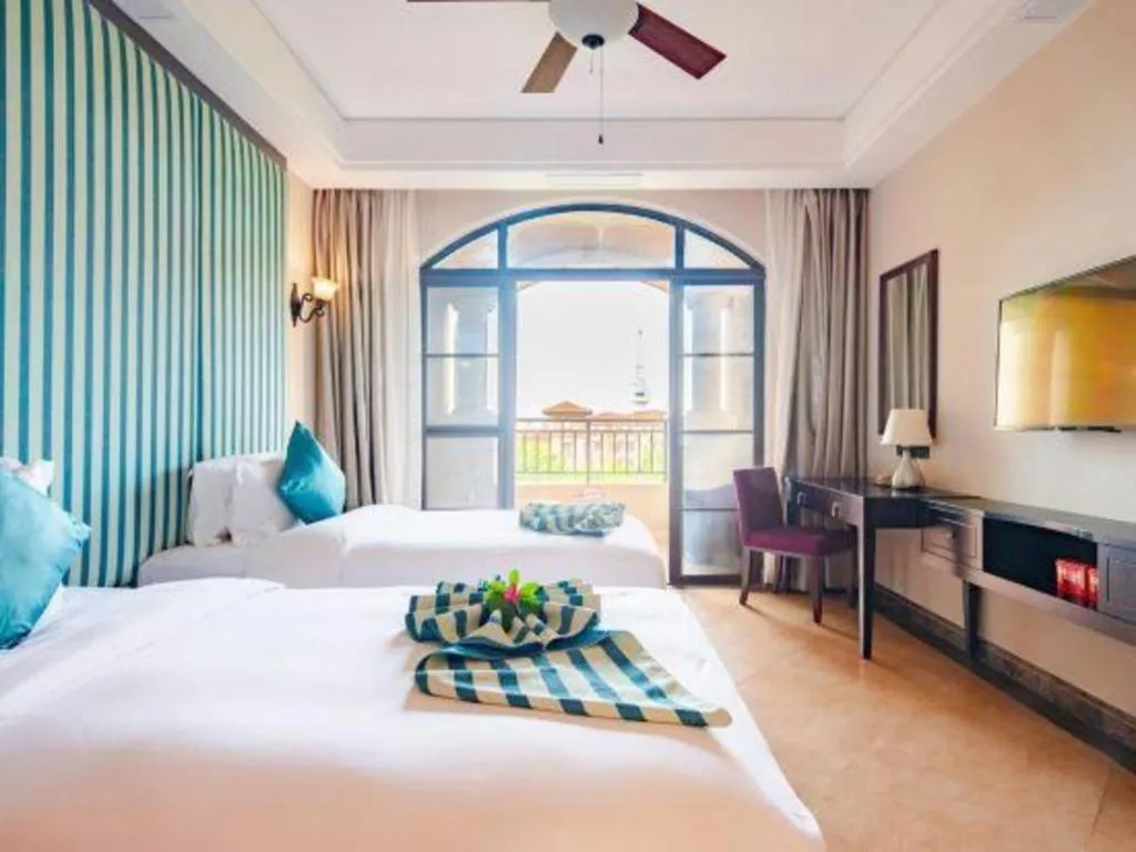 Bed in Hainan Yatai Hot Spring Hotel