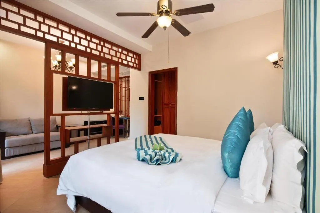 Bed in Hainan Yatai Hot Spring Hotel