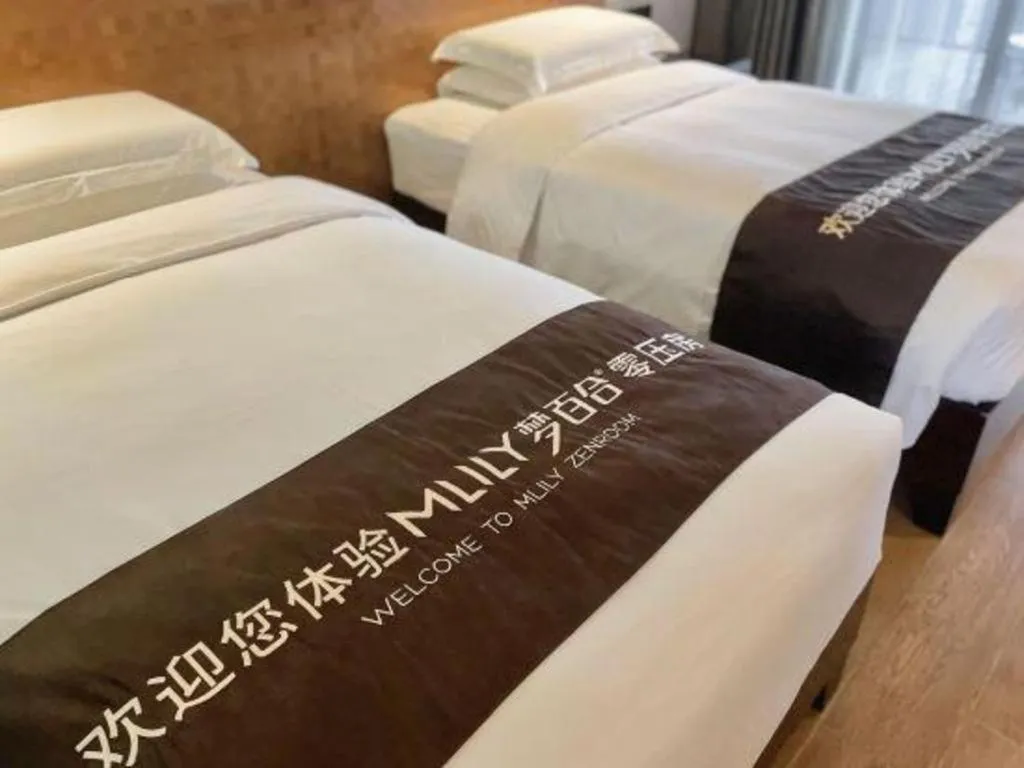 Bed in Hainan Yatai Hot Spring Hotel