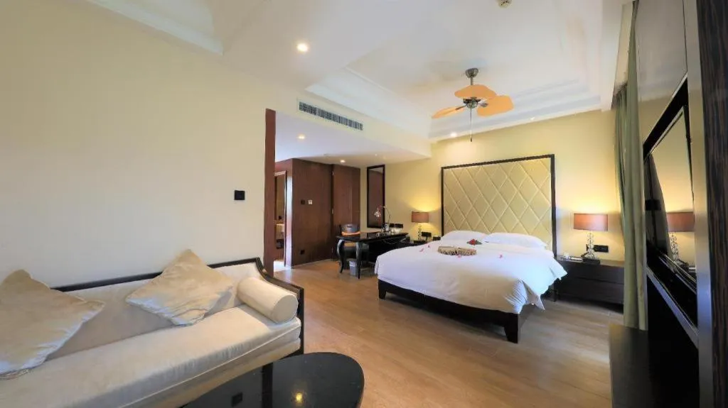 Bed in Hainan Yatai Hot Spring Hotel