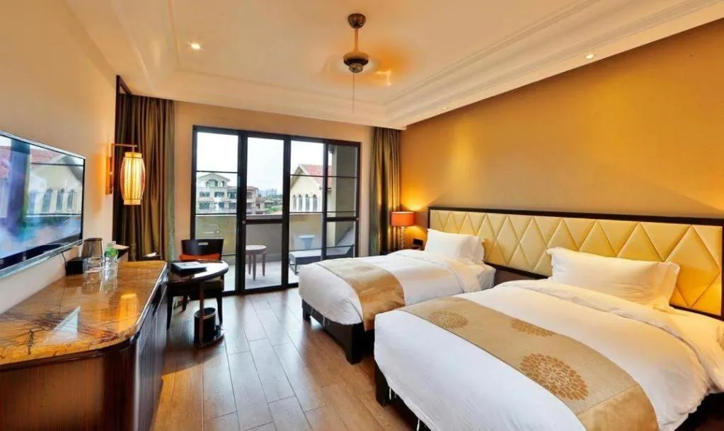 Bed in Hainan Yatai Hot Spring Hotel