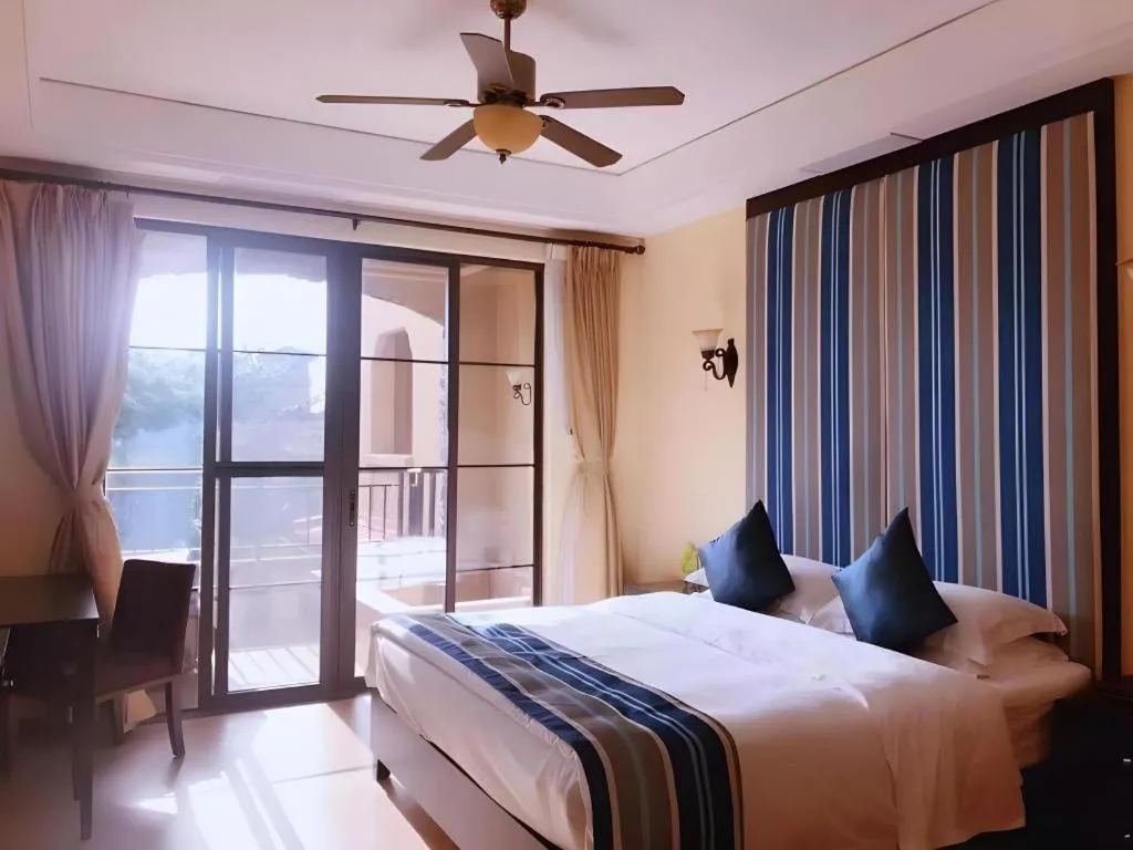 Bed in Hainan Yatai Hot Spring Hotel