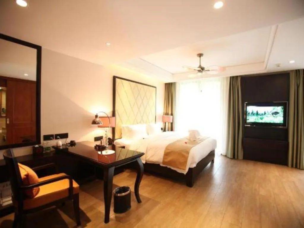 Bed in Hainan Yatai Hot Spring Hotel