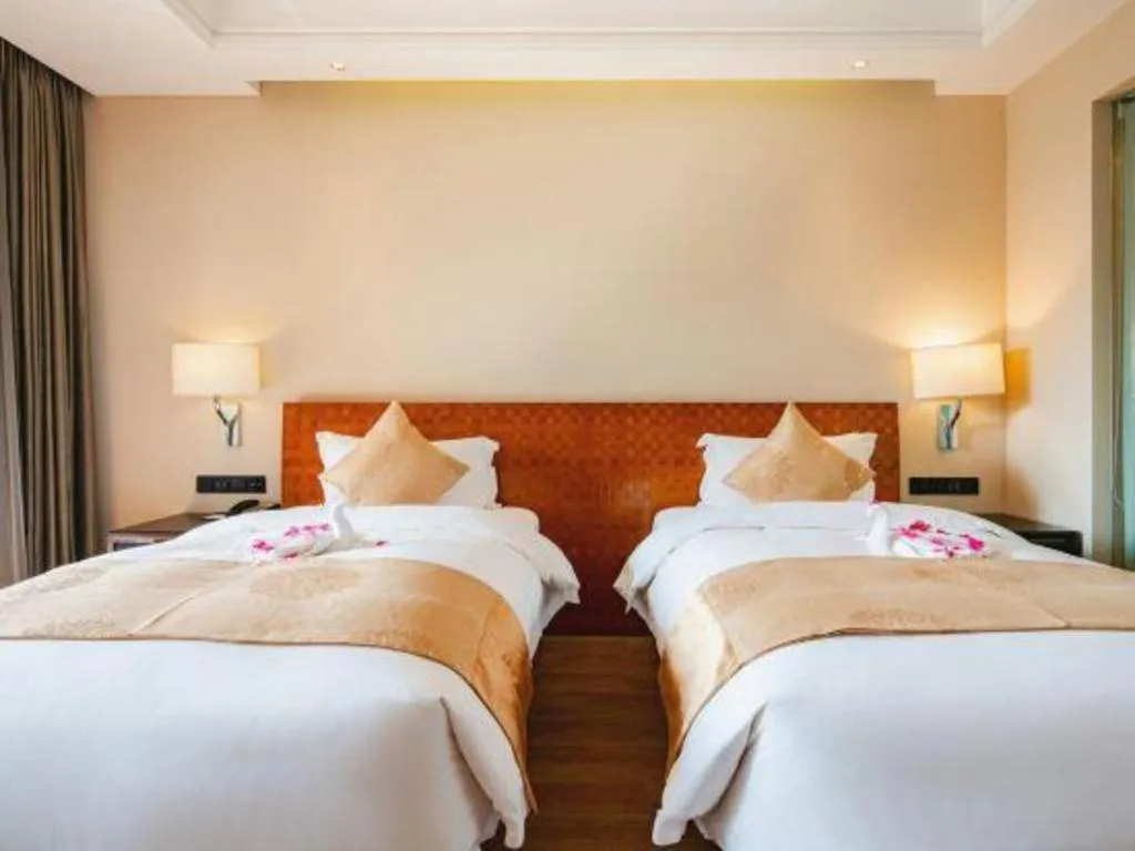 Bed in Hainan Yatai Hot Spring Hotel