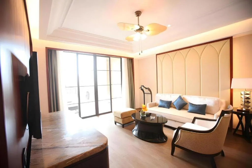 Bed in Hainan Yatai Hot Spring Hotel