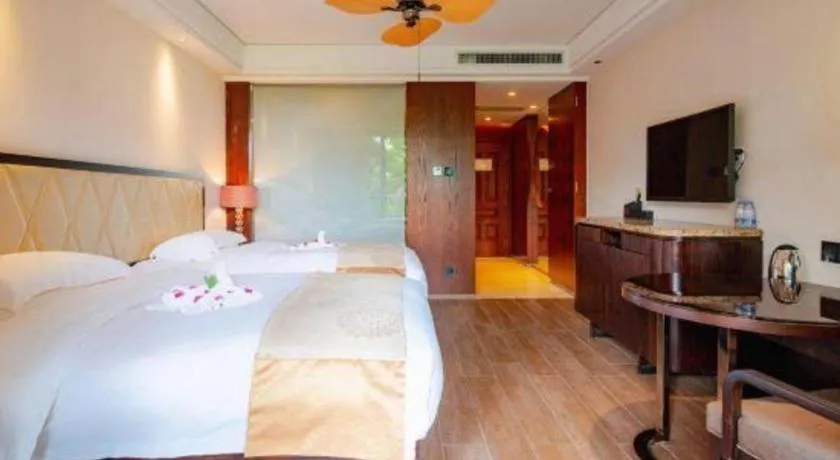 Bed in Hainan Yatai Hot Spring Hotel