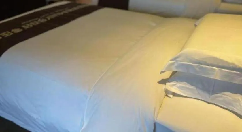 Bed in Hainan Yatai Hot Spring Hotel