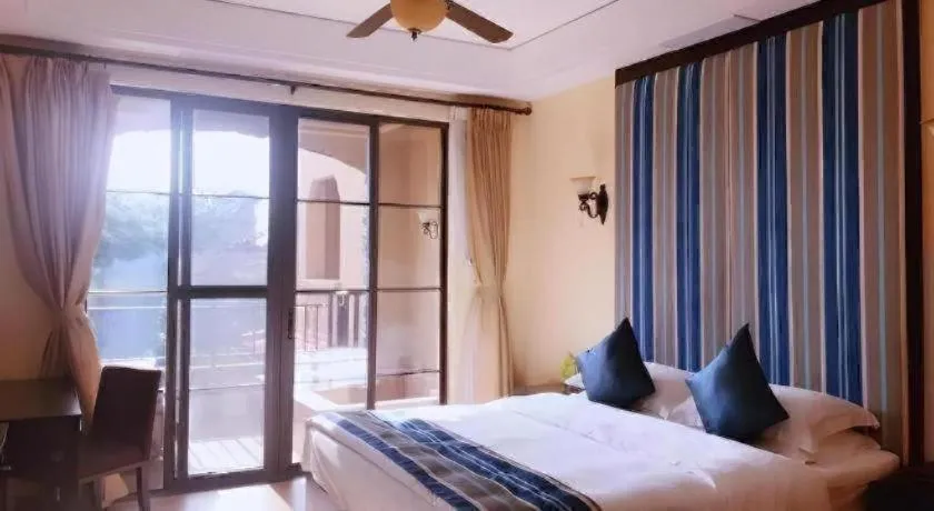 Bed in Hainan Yatai Hot Spring Hotel