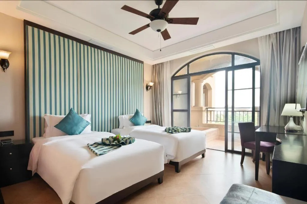 Bed in Hainan Yatai Hot Spring Hotel