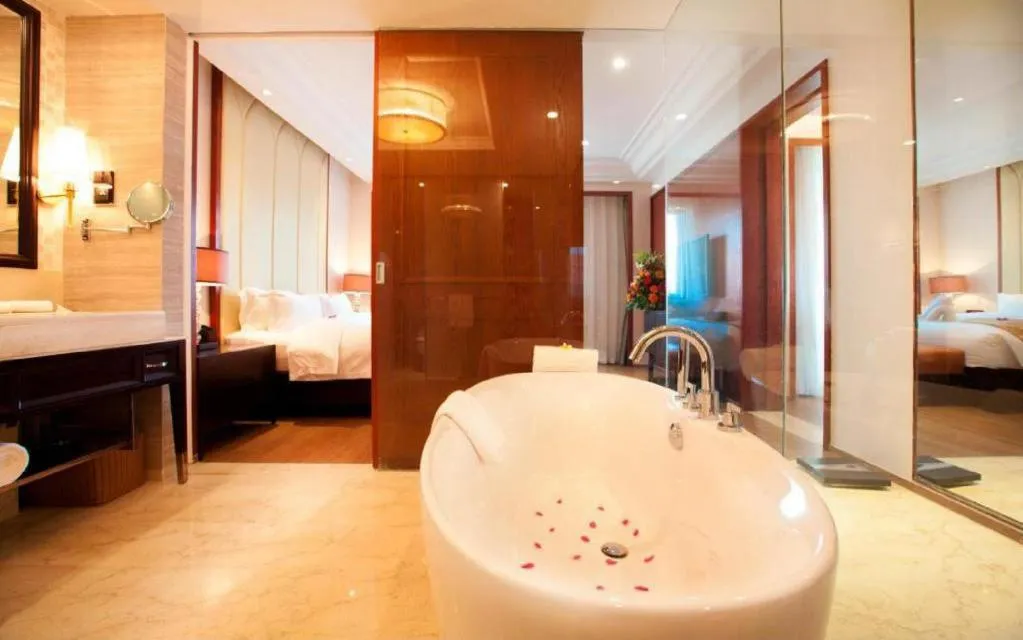 Bed in Hainan Yatai Hot Spring Hotel