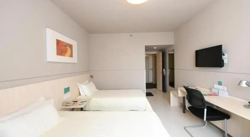 Bed in Jinjiang Inn Caobao Road Subway Station Bed in Jinjiang Inn Caobao Road Subway Station