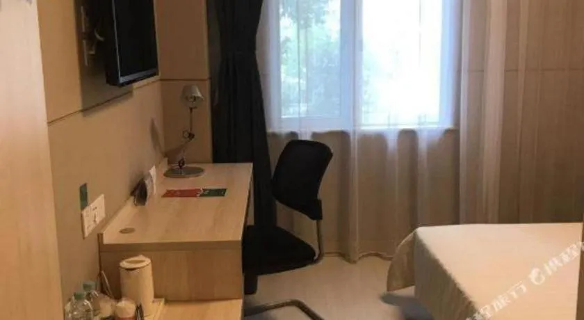 Bed in Jinjiang Inn Caobao Road Subway Station