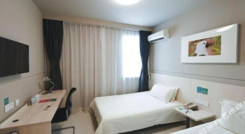 Bed in Jinjiang Inn Caobao Road Subway Station
