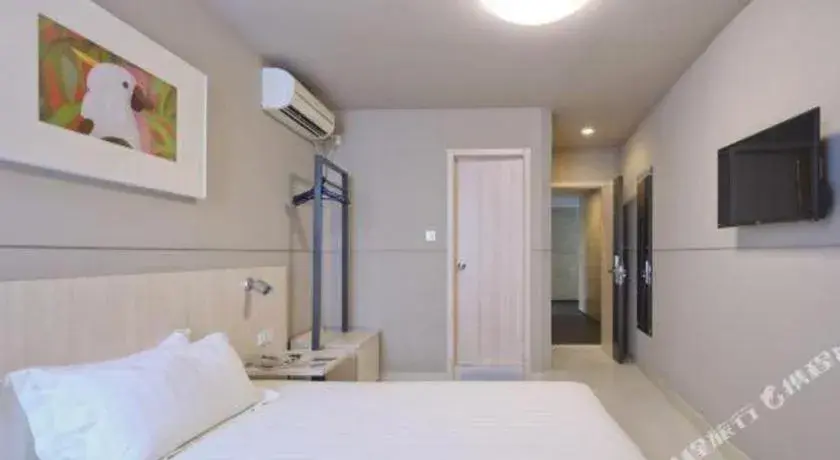 Bed in Jinjiang Inn Caobao Road Subway Station Bed in Jinjiang Inn Caobao Road Subway Station