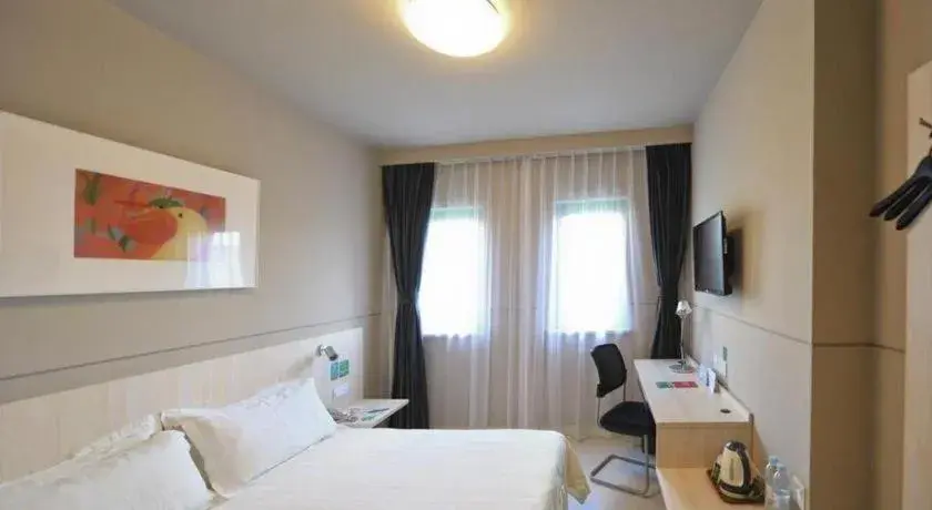 Bed in Jinjiang Inn Caobao Road Subway Station Bed in Jinjiang Inn Caobao Road Subway Station