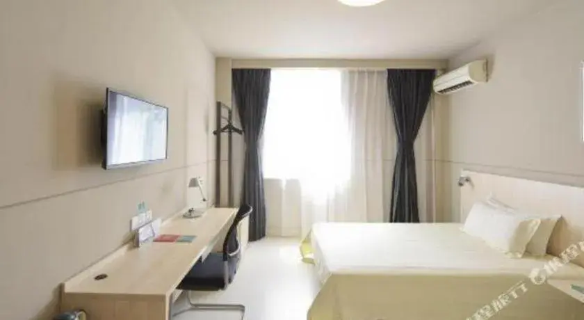 Bed in Jinjiang Inn Caobao Road Subway Station Bed in Jinjiang Inn Caobao Road Subway Station