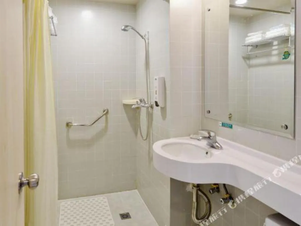 Jinjiang Inn Caobao Road Subway Station