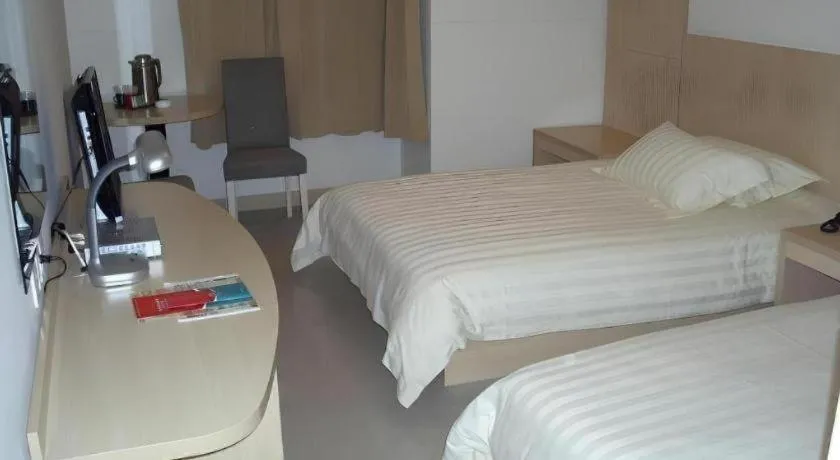 Bed in Jinjiang Inn Shanghai Baoshan Shengqiao