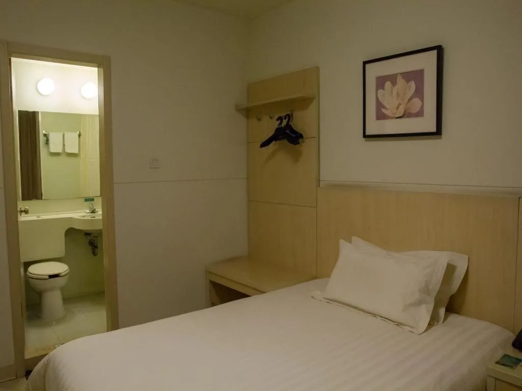 Bed in Jinjiang Inn Shanghai Baoshan Shengqiao