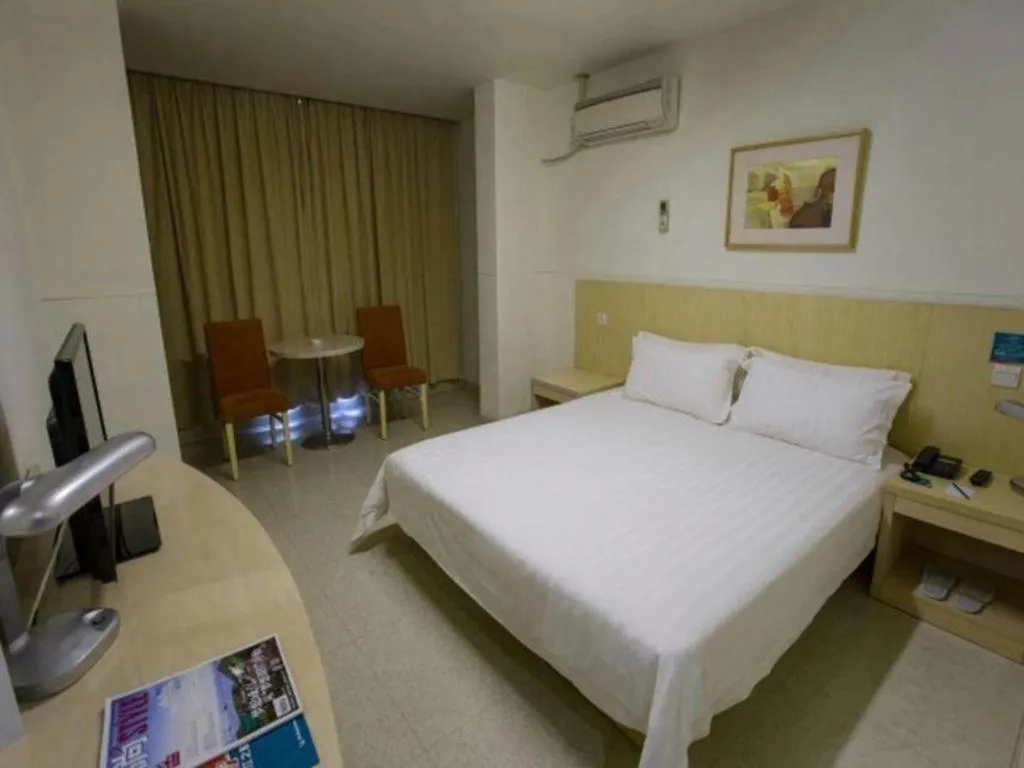 Bed in Jinjiang Inn Shanghai Baoshan Shengqiao